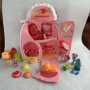 My Little Pony Ponyville Fancy Fashions Boutique w/ Cherry Blossom & friends
